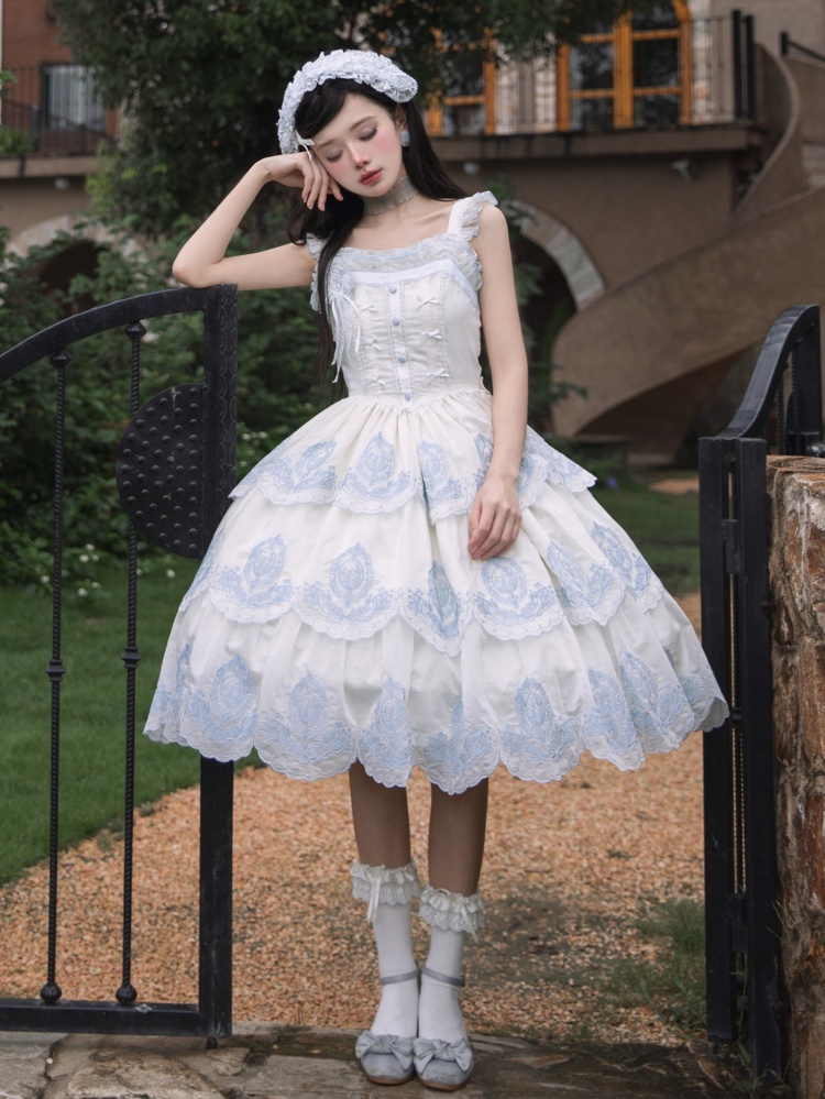 [¥14,023円]ホワイトとブルーのティアード刺繍スカラップトリムジャンパースカート
