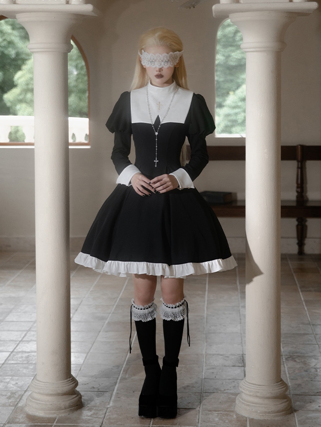 [¥13,835円]取り外し可能な襟付きの黒と白の修道女ワンピース