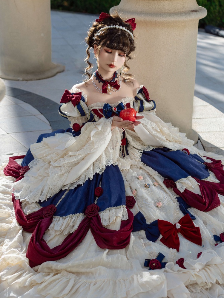New Oscar de la Renta Wedding Dresses, Plus Past Collections