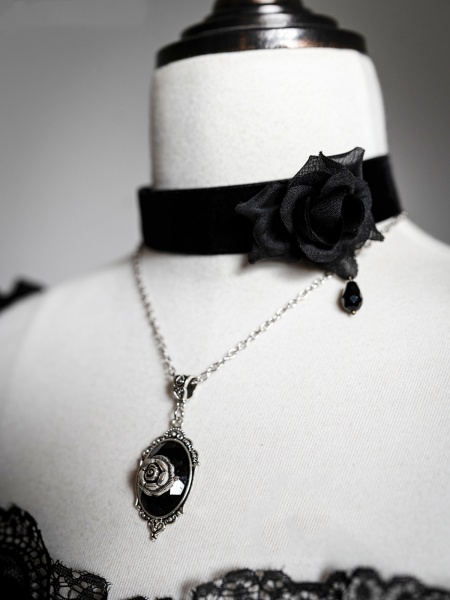 [£3.35]Black Flower Choker with Rose Pendant