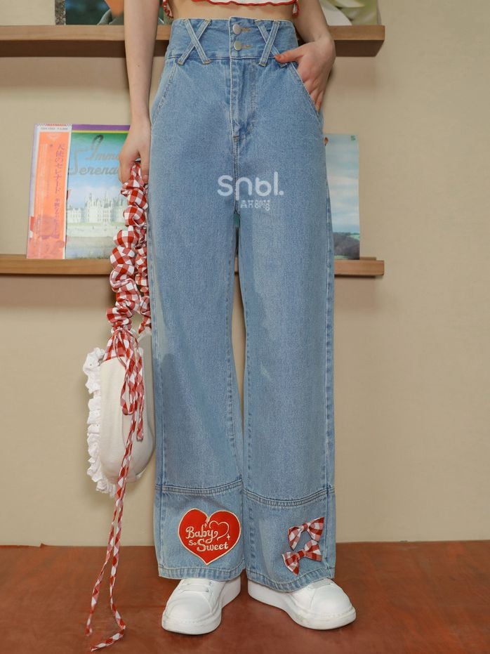 Cherry Cake High Waist Sweetheart Shaped Applique Straight Jeans