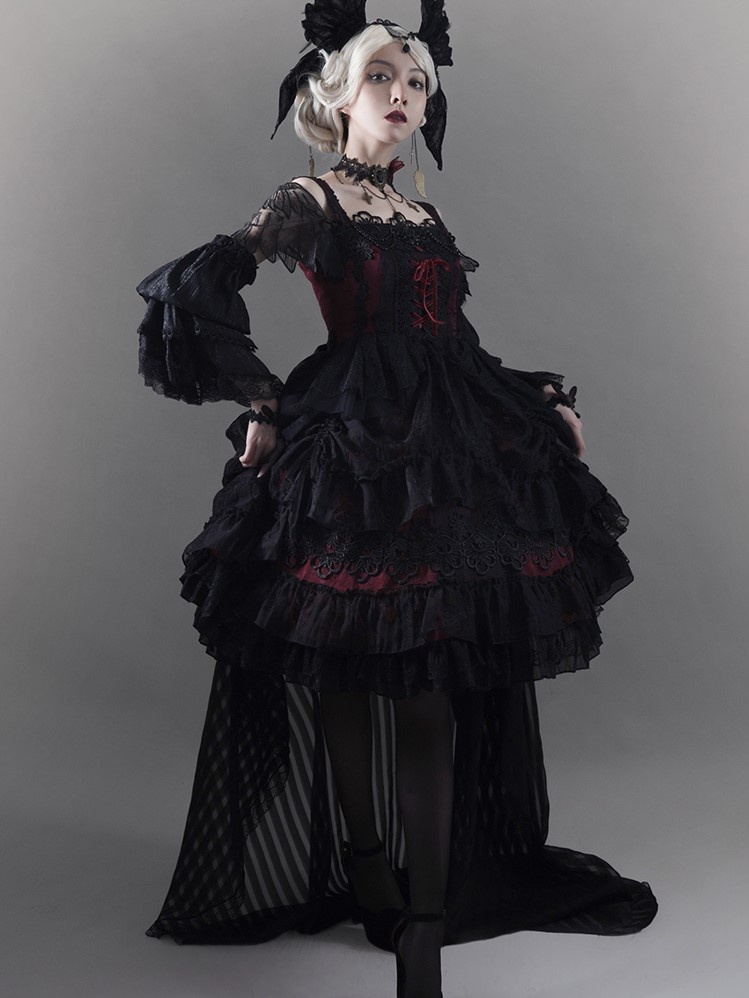 Robe Odile noire, Robe noire fendue