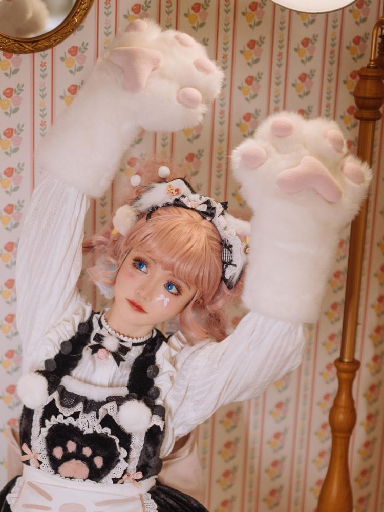 [$37.57]White Plush Cat's Claw Gloves