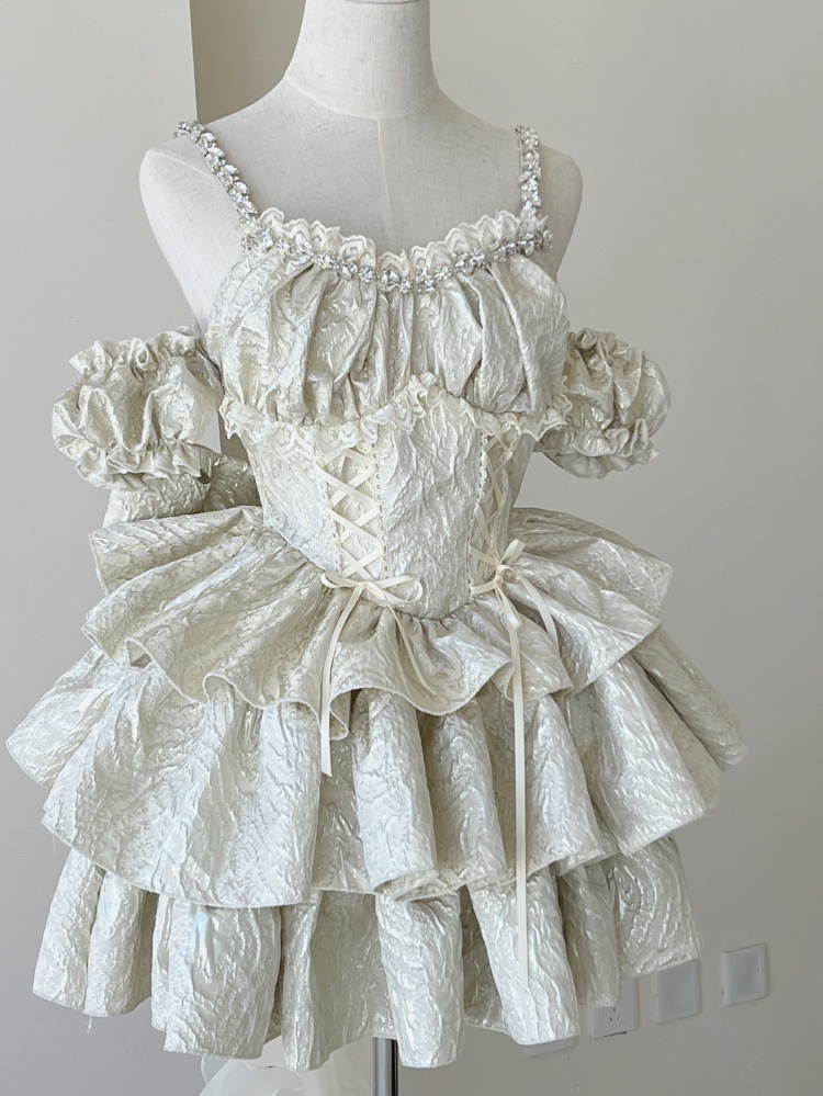 [$69.50]Relief Sculpture Lace-up Basque Waist Tiered Skirt Sweet Short  Sleeves Lolita OP