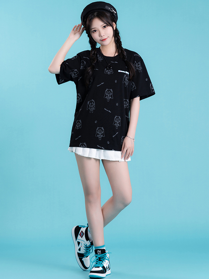 Graphic Tees Hatsune Miku Tee in Black | Size 2XL | TS26218HATUXXL