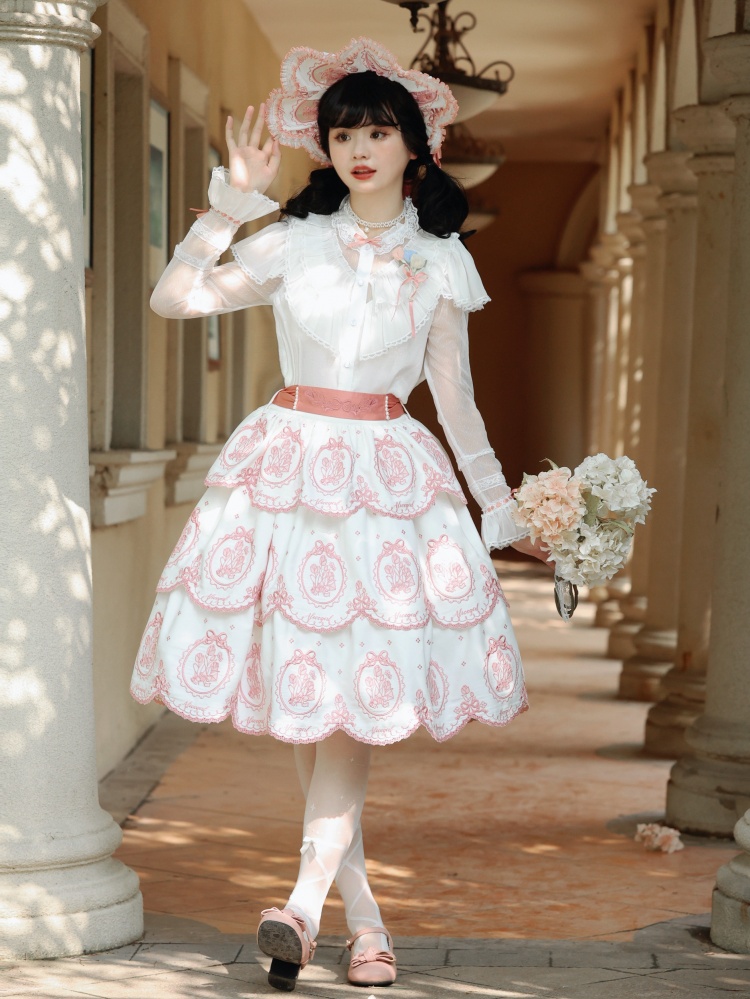 ホワイトとピンクのチューリップ刺繍スカラップスカート