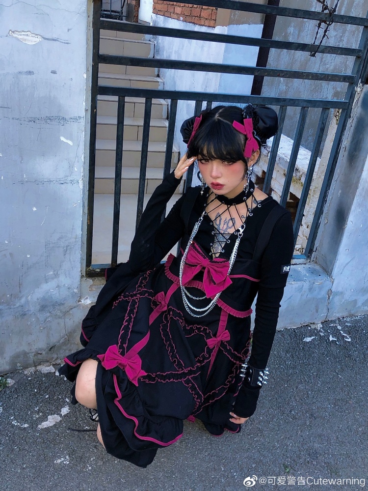 Witch’s Party Red Square Neckline Elegant Gothic Lolita Dress JSK