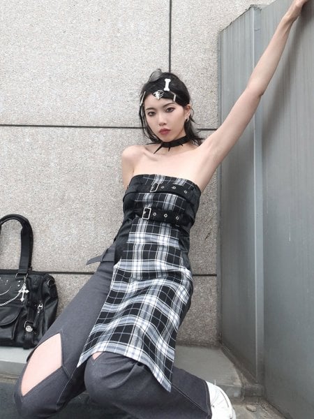 [$62.30]NO END Punk Black and White Plaid Irregular Buckle Tube Top